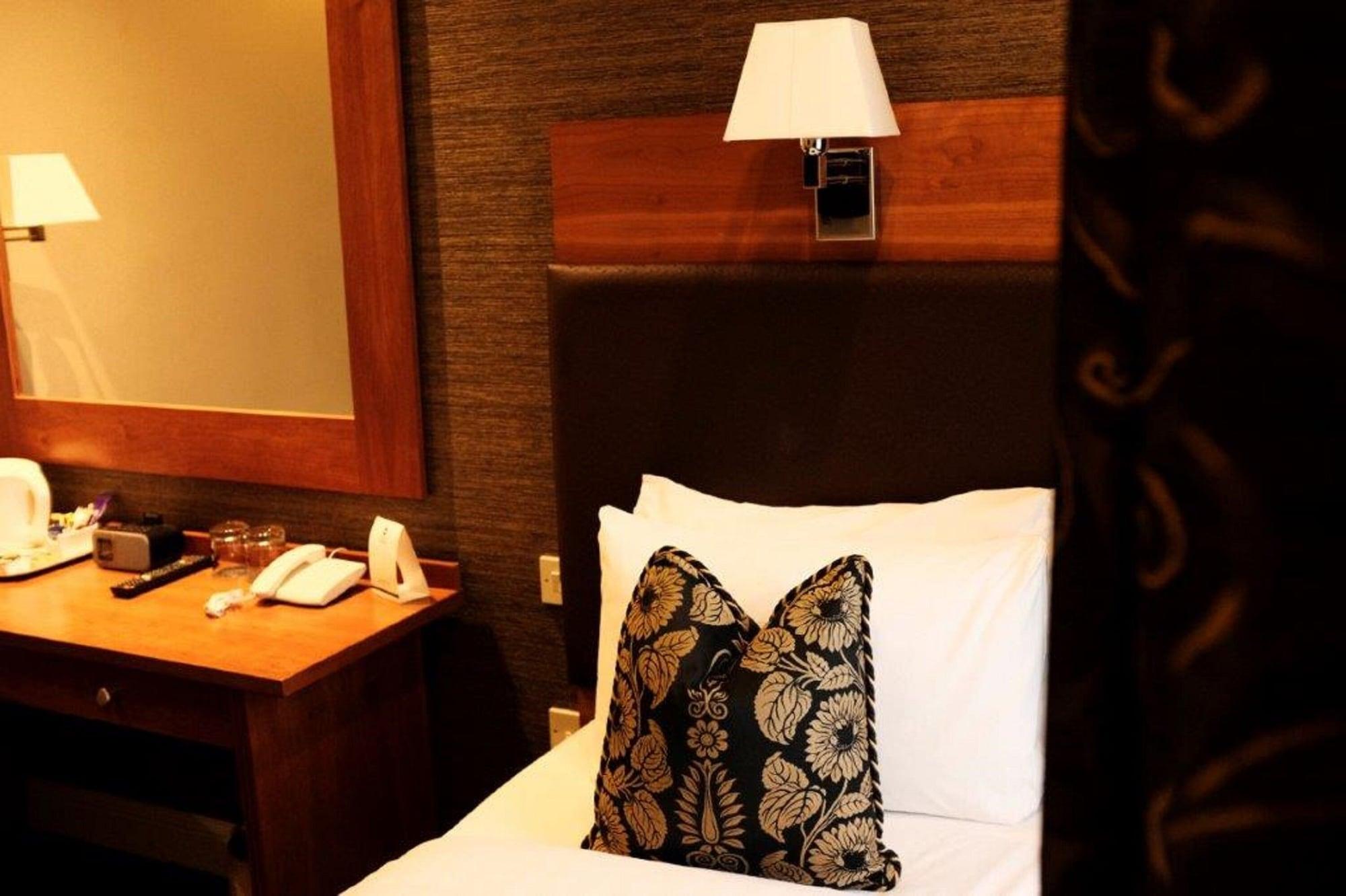 Best Western Garfield House Hotel Chryston Экстерьер фото